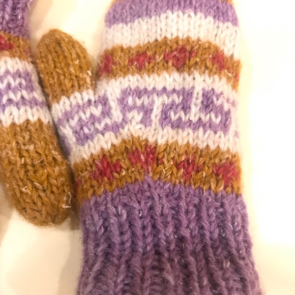 Hand-knit Nepalese mittens - Picture 3 of 5
